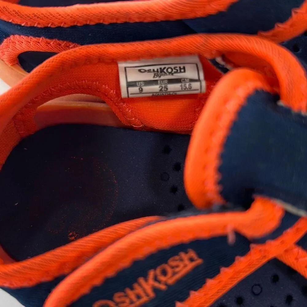 Oshkosh‎ size  toddler 9 navy/ orange water shoes